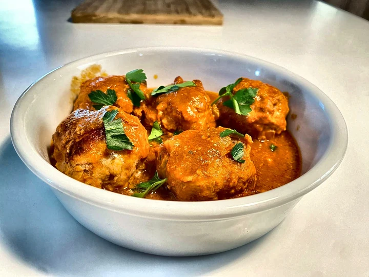Meatballs in tomato sauce