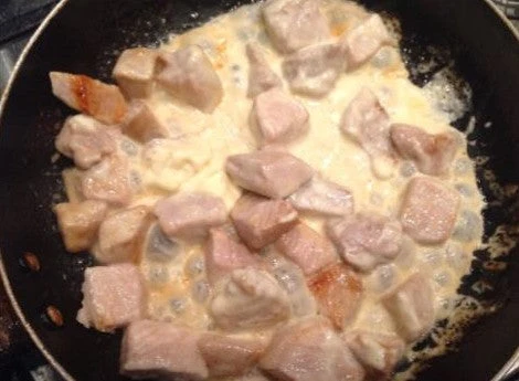 Cerdo o Pollo a la Crema